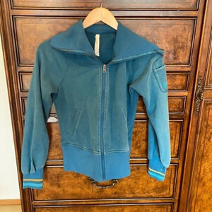 Lululemon Woman’s teal zip up sweatshirt